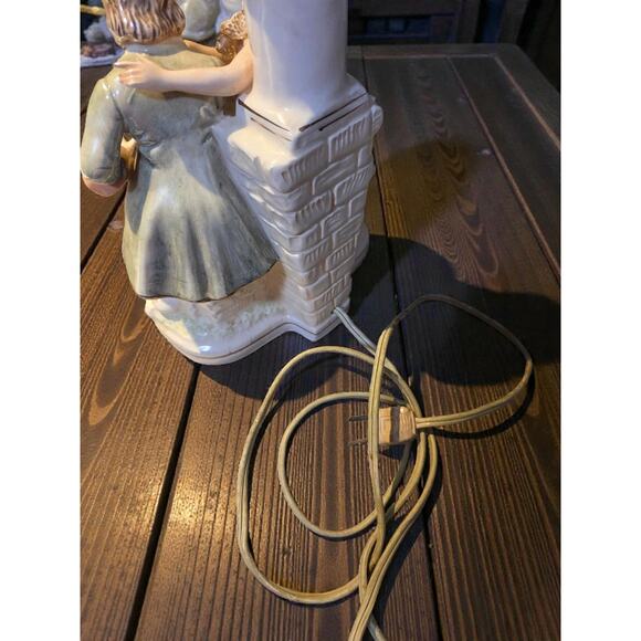Vintage Porcelain Boudoir Bedside Table Lamp Victorian Courting Couple RARE - Picture 9 of 9